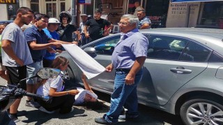 Vatandaşlar yaralı kadın sürücüyü güneşten havluyla korudu