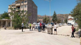 Vatandaşlardan tozlu yol eylemi