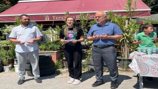 Vefat eden oğlu için Kuran kursu öğrencilerine ikramda bulundu