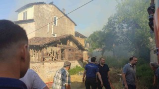 Vezirköprüde ahşap evde yangın