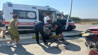 Virajı alamayan otomobil refüje çarptı. 1 yaralı