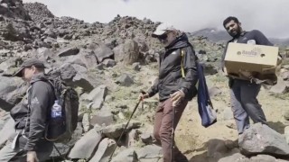 Yabancı turistler Ağrı Dağında çevre temizliği yaptı