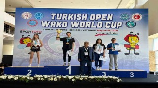 Yağmur Denizliden kick boksta tarihi zafer