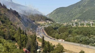 Yanan orman helikopter içinden görüntülendi