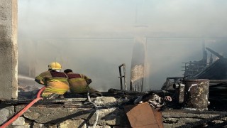 Yangın bir evi küle çevirdi