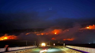 Yangın, tahliye edilen mahalleye sıçradı: Evler alev topuna döndü