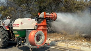 Yangın turizm yolunu kapattı, ekipler ve halk alevlere karşı mücadele ediyor