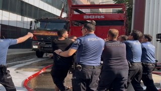 Yangın yerinde ortalık karıştı, itfaiyeci darbedildi, polis müdahale etti