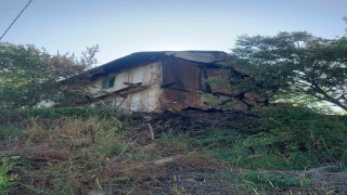 Yangında ahşap evi zarar gören 88 yaşındaki kadına yardım eli uzandı