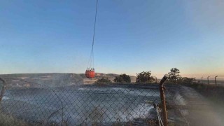 Yangında helikopter suyu havuzdan aldı: Orman yangınına müdahalede zamanla yarış