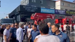 Yangını müdahale eden itfaiye ekiplerine saldırdılar