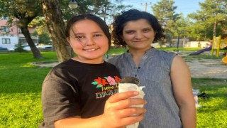 Yaralı Ebabil kuşu Tavşanlıda şefkatli ellerde