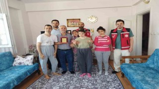 Yarım asırlık evli çifte teşekkür plaketi