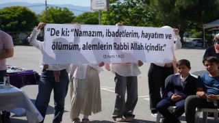 Yatılı yaz Kuran kursu öğrencilerinden coşkulu final: İTÜdeki pankartı açtılar