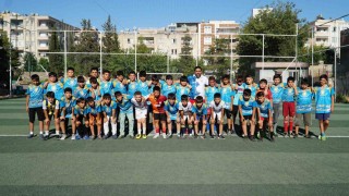 Yaz futbol kursu çocukların gözdesi oldu