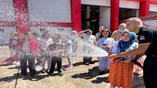 Yaz kulübü öğrencileri itfaiyeye gezdi