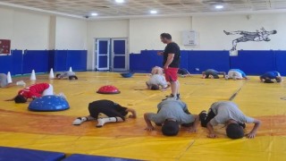 Yaz spor okullarıyla Muşta güreş kültürü gençlere aktarılıyor