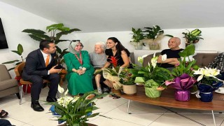 Yeni görevlerine anlamlı dokunuşla başladılar: Tebrik çiçekleri yaşlı bakım merkezine gitti