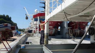 Yeni sezon öncesi teknelerde boya ve bakım mesaisi sürüyor