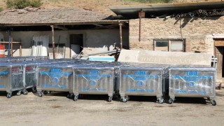 Yenipazara hibe edilen 60 yeni çöp konteynırı teslim alındı