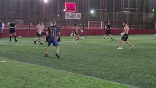 Yeşil sahaya boks eldivenleriyle çıktılar