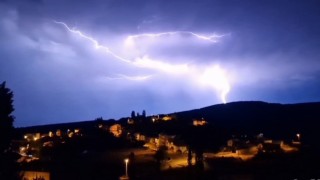 Yıldırım şöleni Tavşanlı ve Hisarcık semalarını aydınlattı