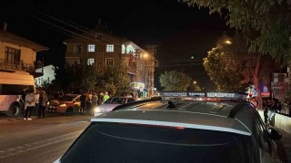 Yola fırlayan çocuğa iki otomobil çarptı