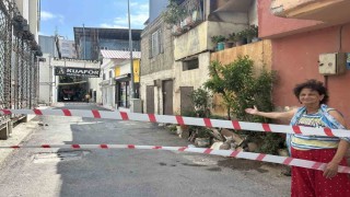 Yoldaki çökmeler evleri tehdit etmeye başladı