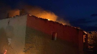 Yozgattaki yangında ev kullanılamaz hale geldi