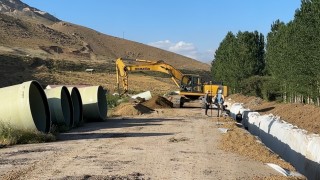 Yüksekovanın tarımı için boru döşeme çalışmaları sürüyor