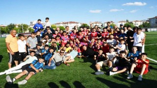 Zeki Akparlar FK, U13 Liginde şampiyon oldu