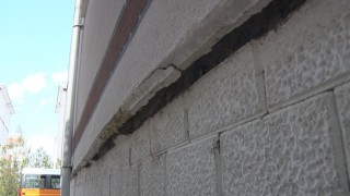 Zemin kayıyor, duvarlar çatlıyor: Ankarada duvarları çatlayan binada önlem alınması talebi