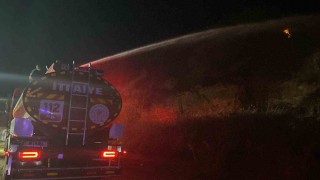 Zeytinlik alanda çıkan yangın ekiplerin erken müdahalesi ile büyümeden söndürüldü