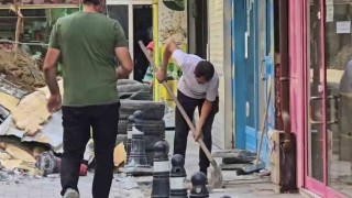 Zonguldakta yıkım sırasında molozlar yola döküldü