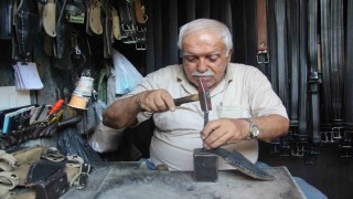 2 metrekarelik dükkanında 60 yıldır baba mesleğini yaşatıyor
