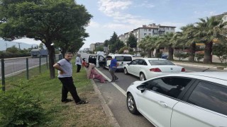 3 otomobil bir birine girdi, 1 bebek ve çocuk yaralandı