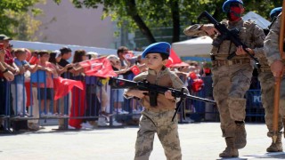 30 Ağustos kutlamalarına minik komando damga vurdu