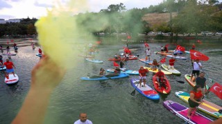 30 Ağustosta Türk bayraklı su korteji görsel şölen oluşturdu
