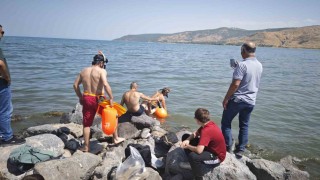 30 Ağustosta Van Gölünde 6 kilometre yüzdüler