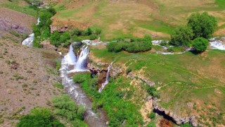 30 metre yükseklikten dökülen saklı cennet görenleri hayran bırakıyor