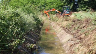 50 bin dekar tarım arazisini besleyen sulama kanallarında temizlik