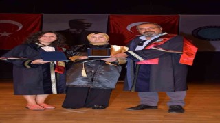 50 yaşındaki 5 çocuklu anne, üniversitede bölüm birincisi oldu