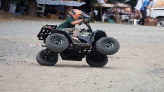6 yaşındaki Ömer, ATV motoruyla festivalde dikkat çekti
