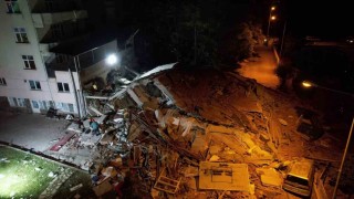 6,1lik depremde 1 kişinin hayatını kaybettiği enkaz havadan görüntülendi