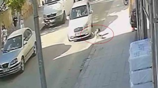 7 yaşındaki çocuğa otomobil çarptı: Kaza anı kamerada