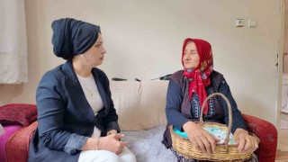 71 yaşındaki Gülcemal Teyzeden Büyükakına davet