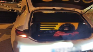 Abartı egzoz ve kurallara aykırı cihaz kullanan sürücü trafikten men edildi