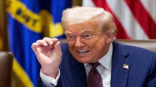 ABDnin, Rus petrolü ithal eden Hindistana ilave yüzde 25 gümrük vergisi yürürlüğe girdi