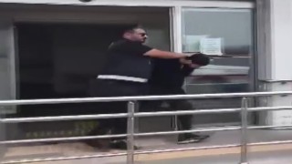 Adana sıcağında montla trafiğe çıkınca polise yakalandı