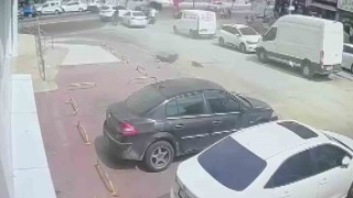 Adanada film gibi uyuşturucu operasyonu: Kaçarken polis aracına çarptı